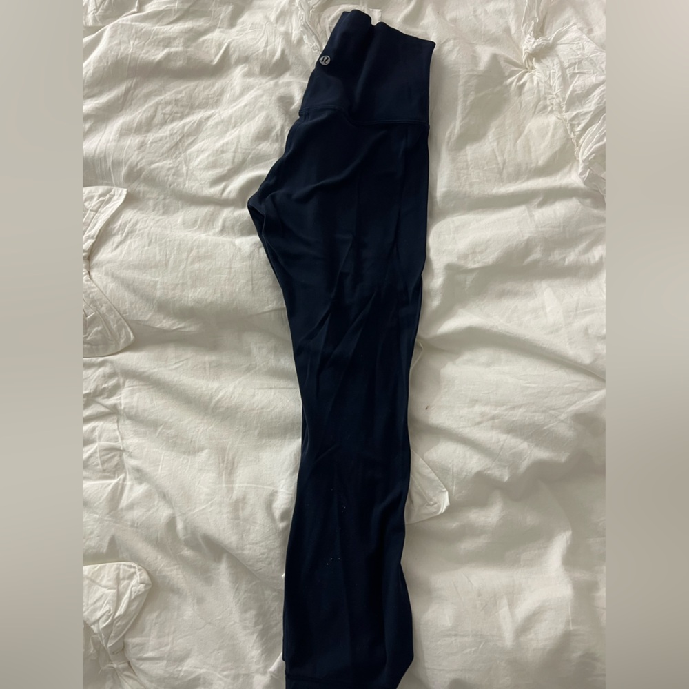 Navy blue lululemon cropped leggings
